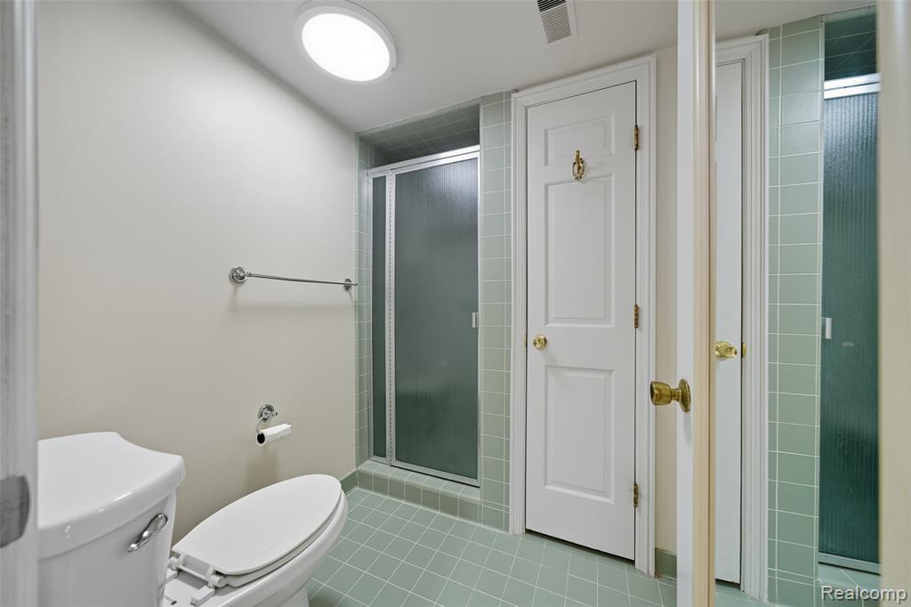 19710 West 13 Mile Road, Unit 108 Beverly Hills, MI 48025 - Photo 26 of 48