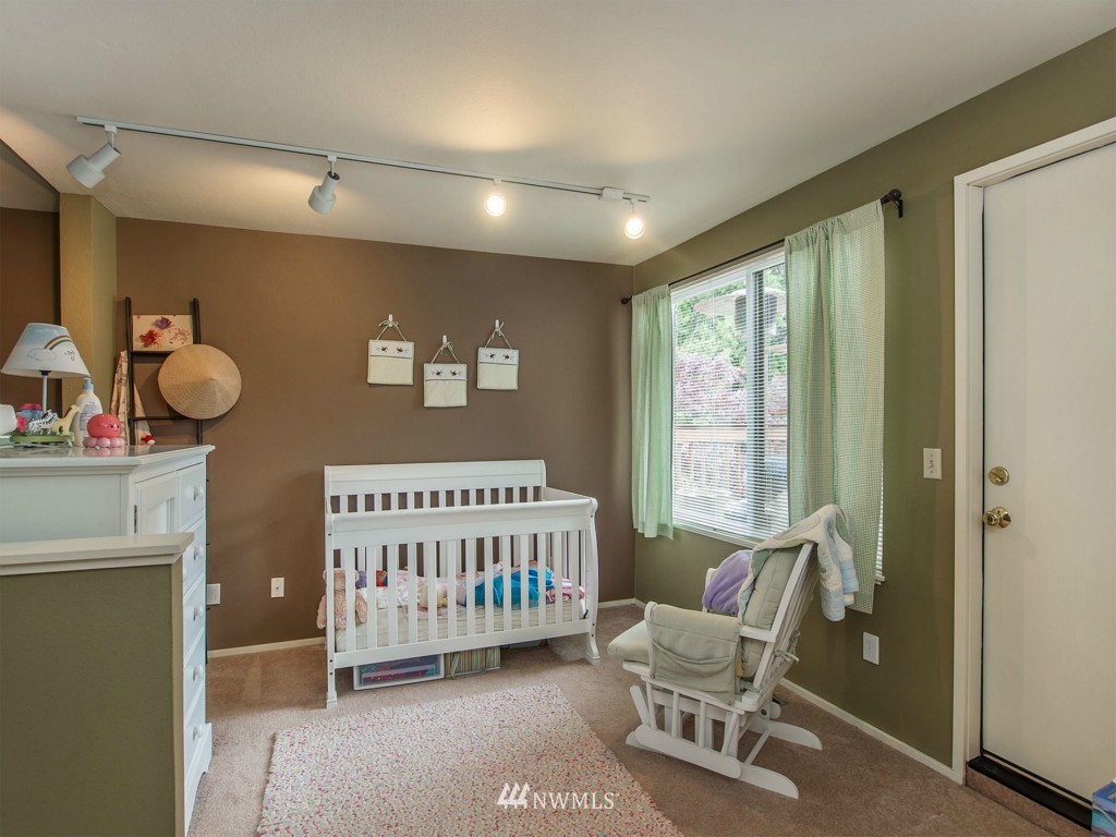 9310 Valhalla Way Bothell, WA 98011 - Photo 14 of 25 Gallery Image 14