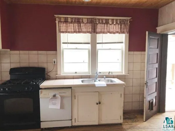 $134,900 | 517 North 22nd Avenue West, Duluth, MN 55806