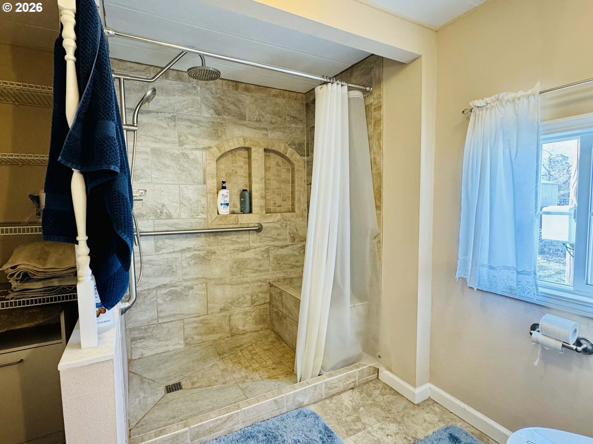 1020 South 2nd Street Union, OR 97883 - Photo 15 of 37 a bathroom with a shower and a sink