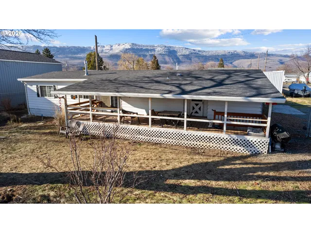 a white house that has a tree in it