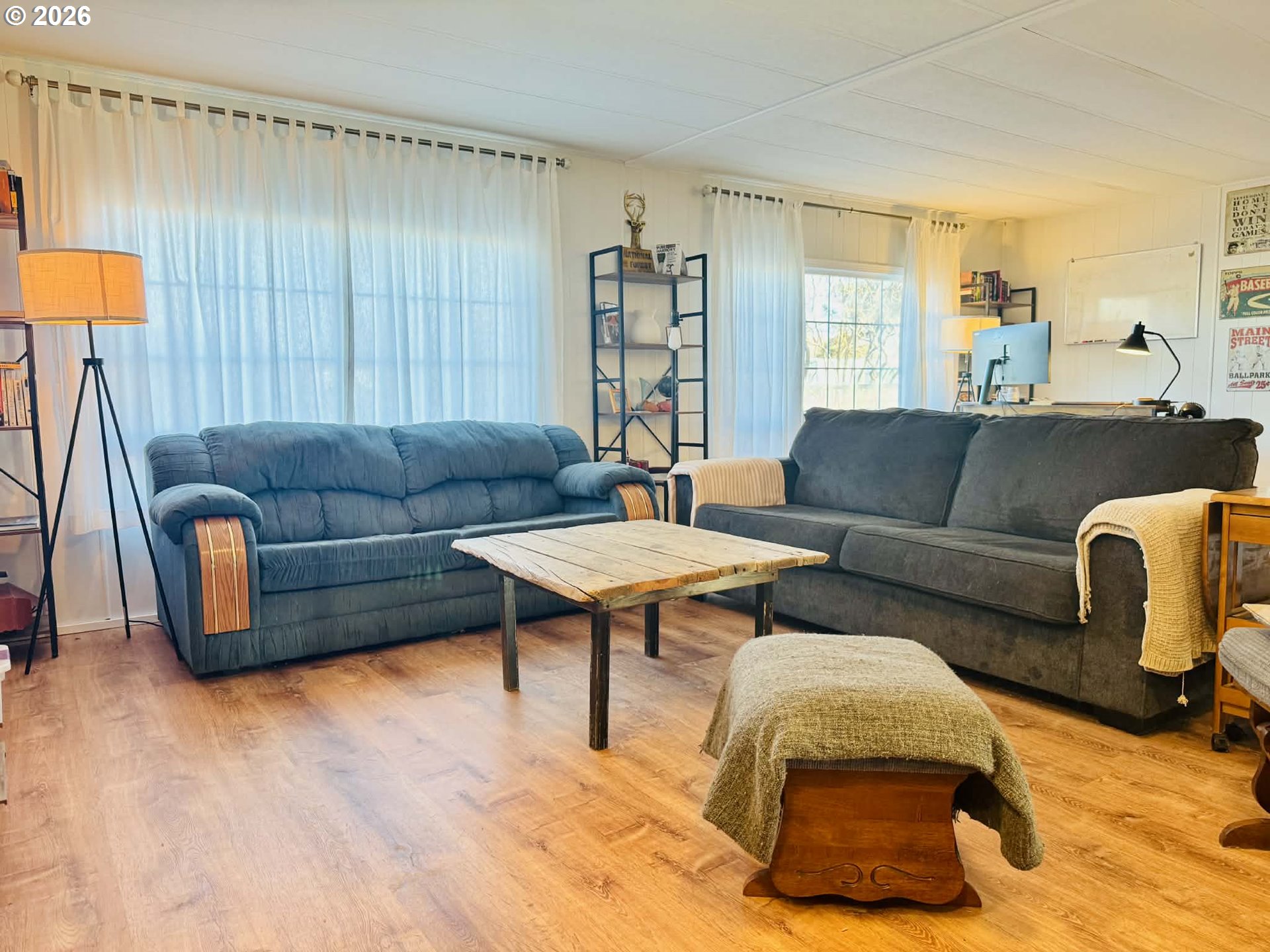 1020 South 2nd Street Union, OR 97883 - Photo 3 of 37 a living room with furniture and a wooden floor