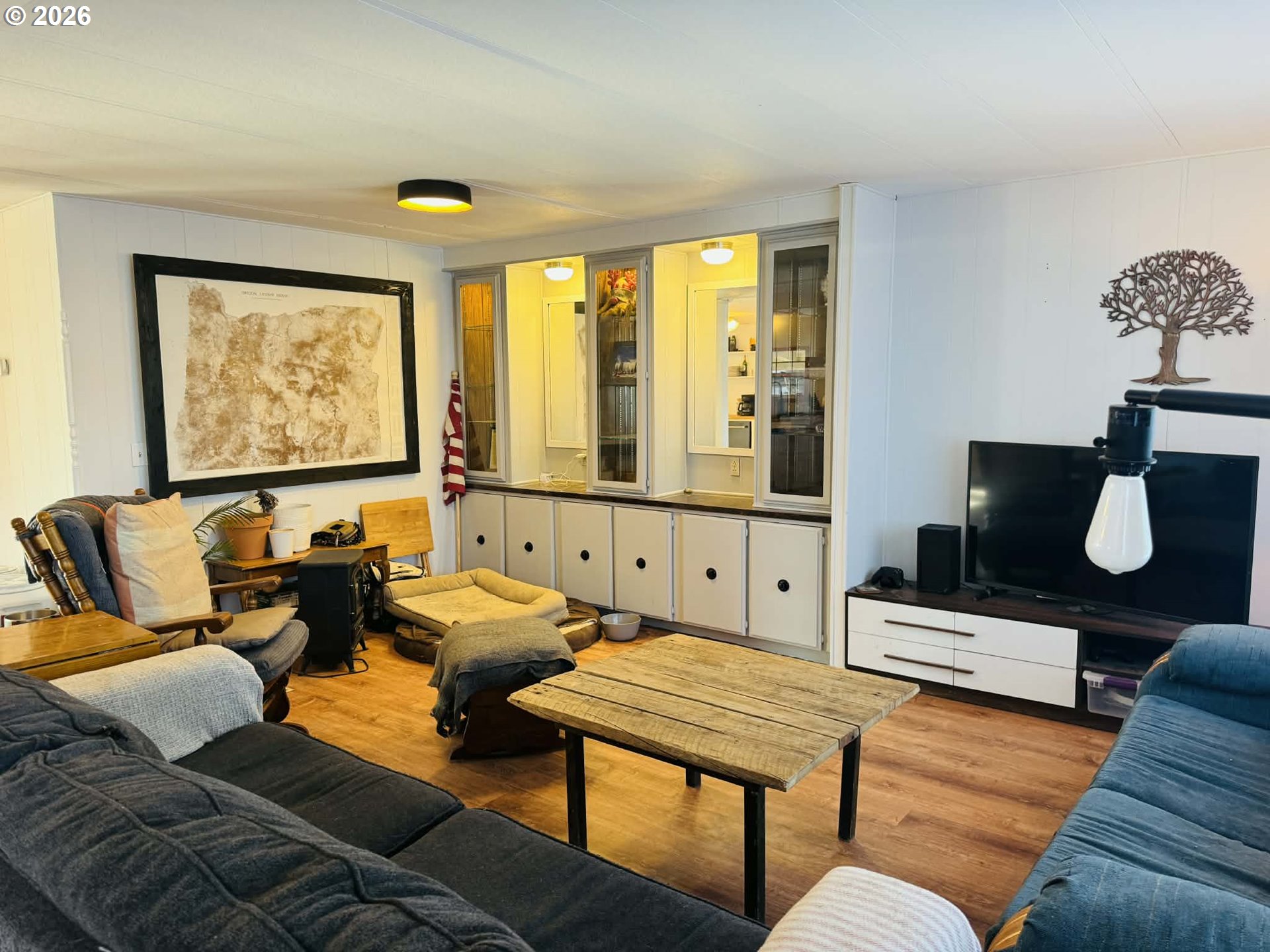 1020 South 2nd Street Union, OR 97883 - Photo 5 of 37 a living room with furniture and a large window
