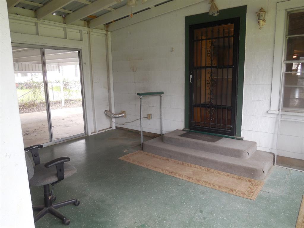 609 West Main Street Ranger, TX 76470 - Photo 19 of 29 a view of an empty room and a window