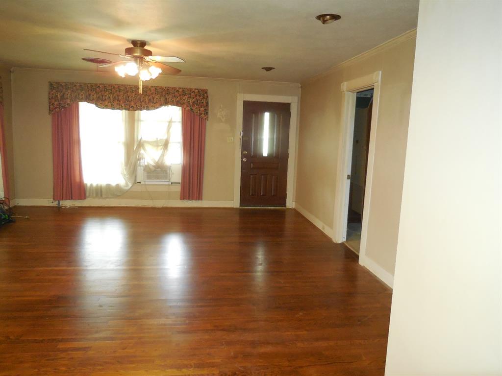 609 West Main Street Ranger, TX 76470 - Photo 2 of 29 a view of a livingroom with a window
