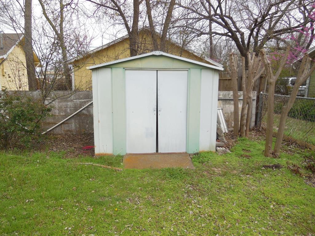 609 West Main Street Ranger, TX 76470 - Photo 22 of 29 a front view of a house with garden