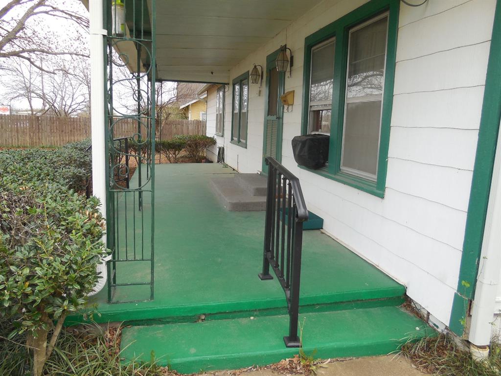 609 West Main Street Ranger, TX 76470 - Photo 24 of 29 a view of a balcony