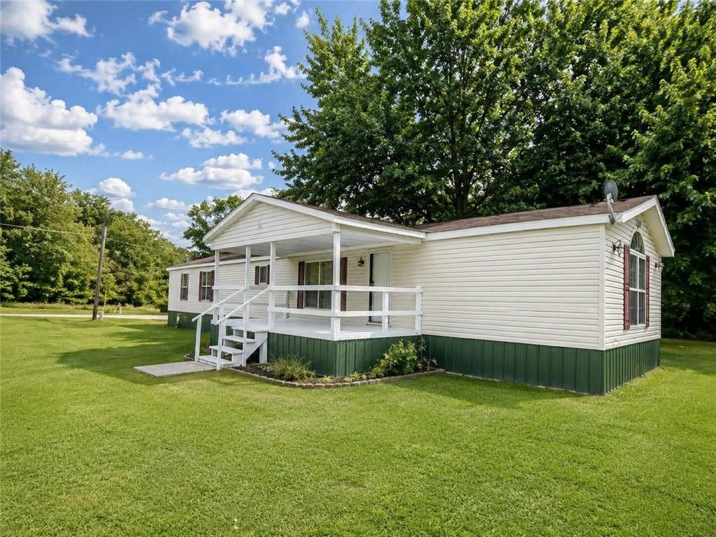 809 West 9th Street Baxter Springs, KS 66713 - Photo 2 of 16