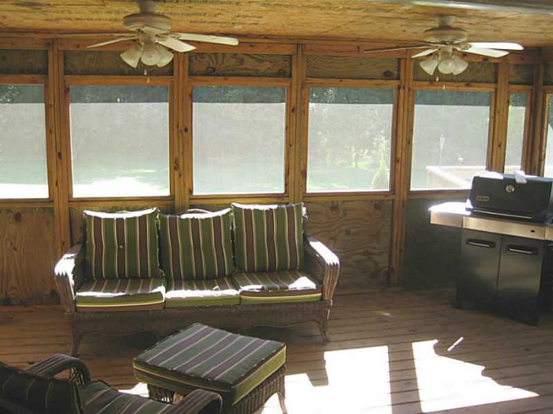 2002 Rutledge Road Transfer, PA 16154 - Photo 21 of 25 Family Room.