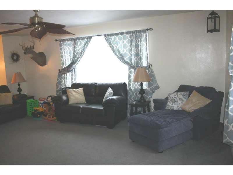 2002 Rutledge Road Transfer, PA 16154 - Photo 5 of 25 Living Room.