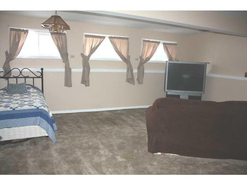 2002 Rutledge Road Transfer, PA 16154 - Photo 7 of 25 Family Room.