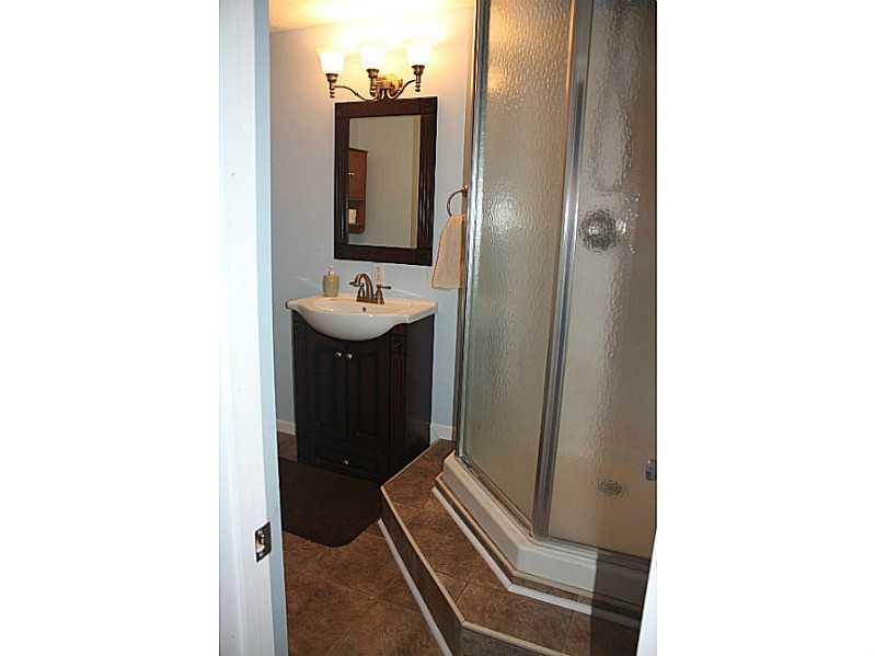2002 Rutledge Road Transfer, PA 16154 - Photo 8 of 25 Full Bath.
