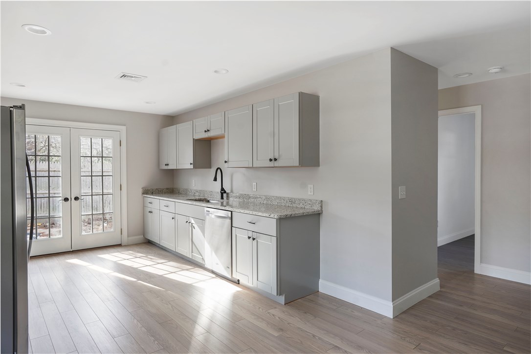 21 Town Farm Road Coventry, RI 02816 - Photo 3 of 19