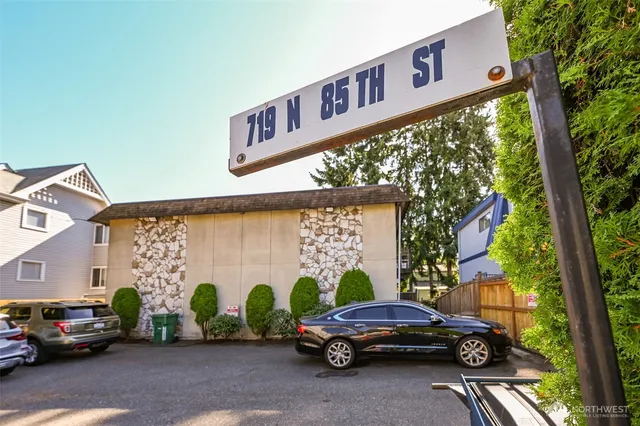 a car parked in front of a building