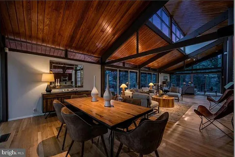 $1,995,000 | 6620 Fernwood Court, Bethesda, MD 20817
