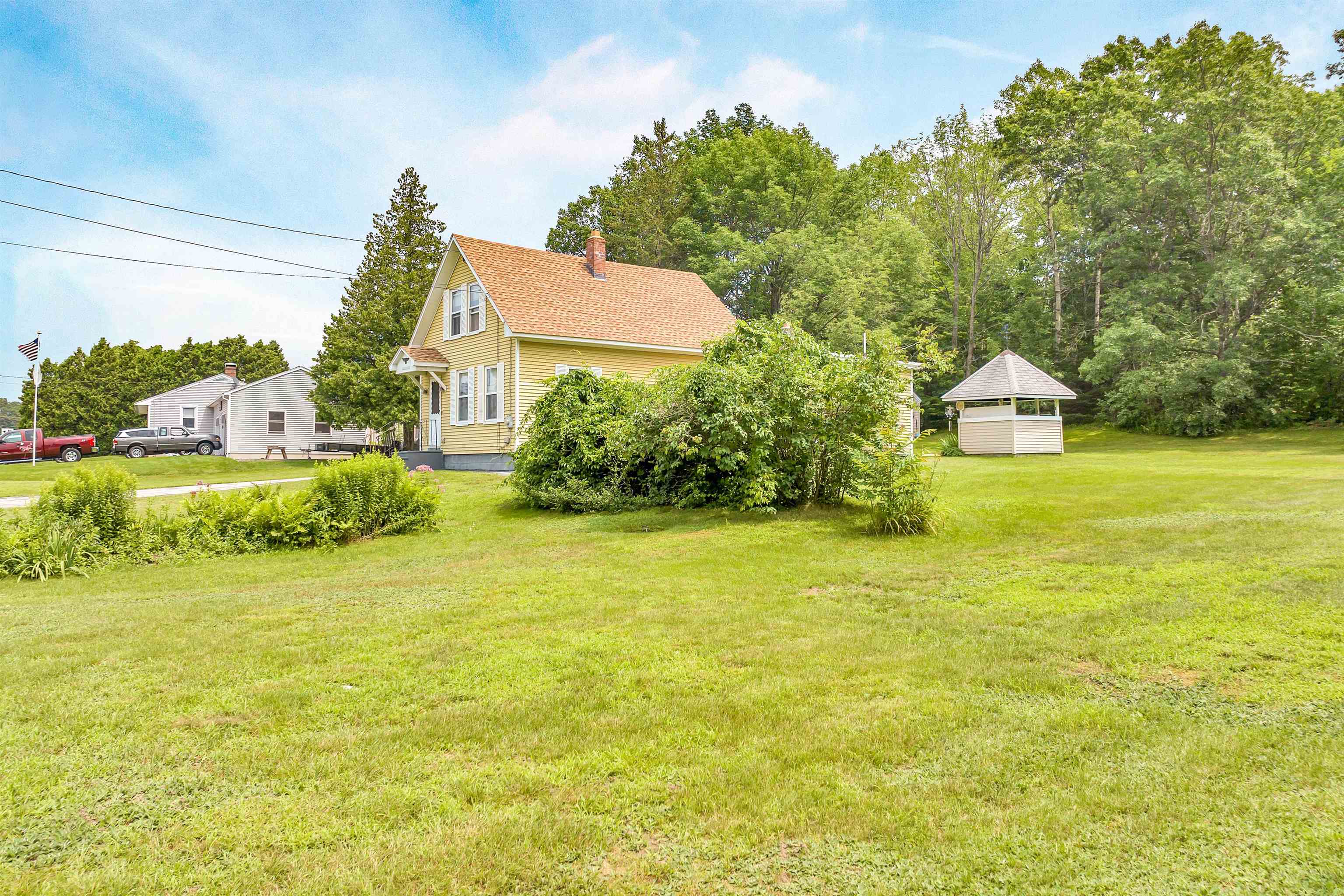 947 Wellington Road Manchester, NH 03104 - Photo 1 of 39 Gallery Image 1