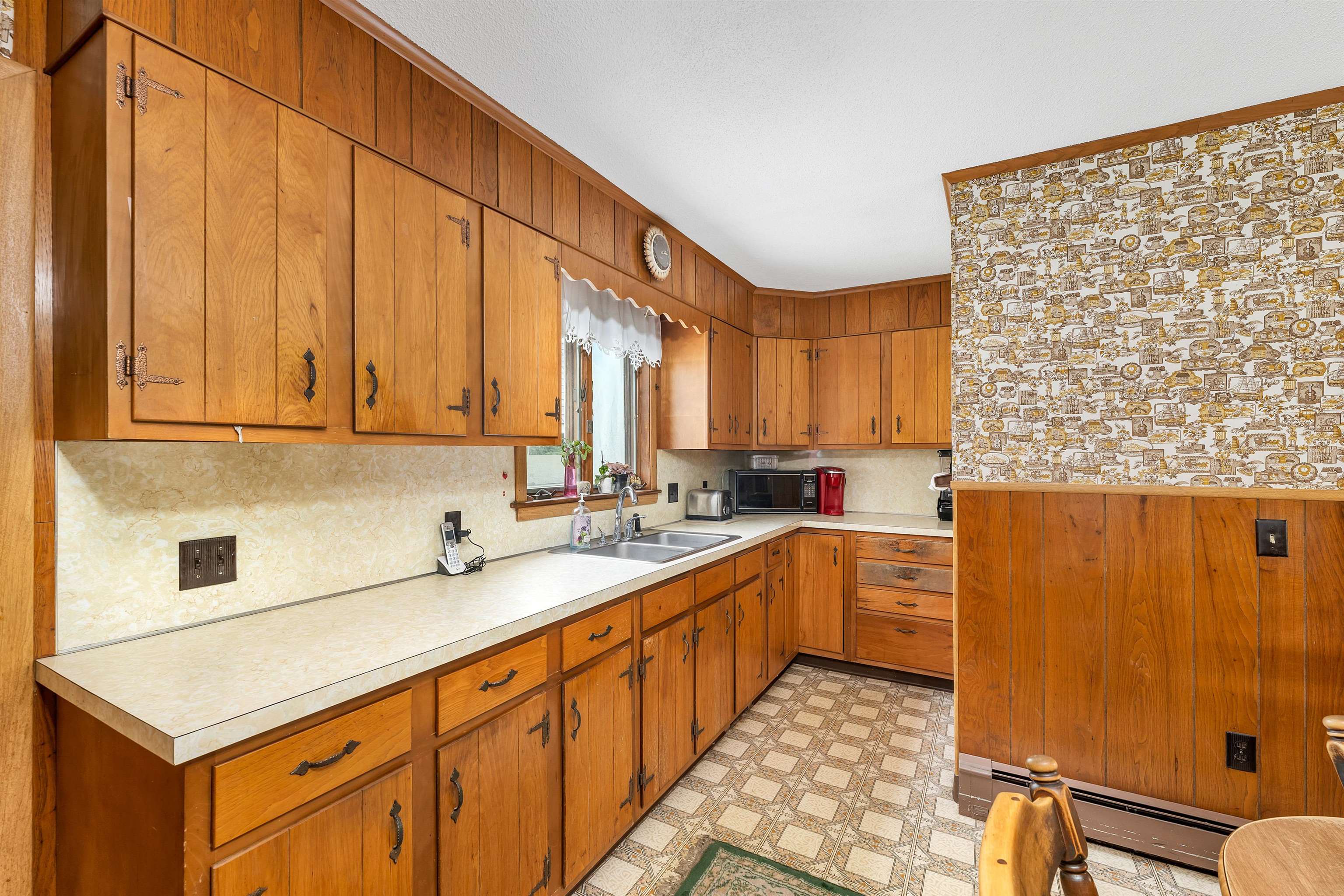947 Wellington Road Manchester, NH 03104 - Photo 11 of 39 Gallery Image 11