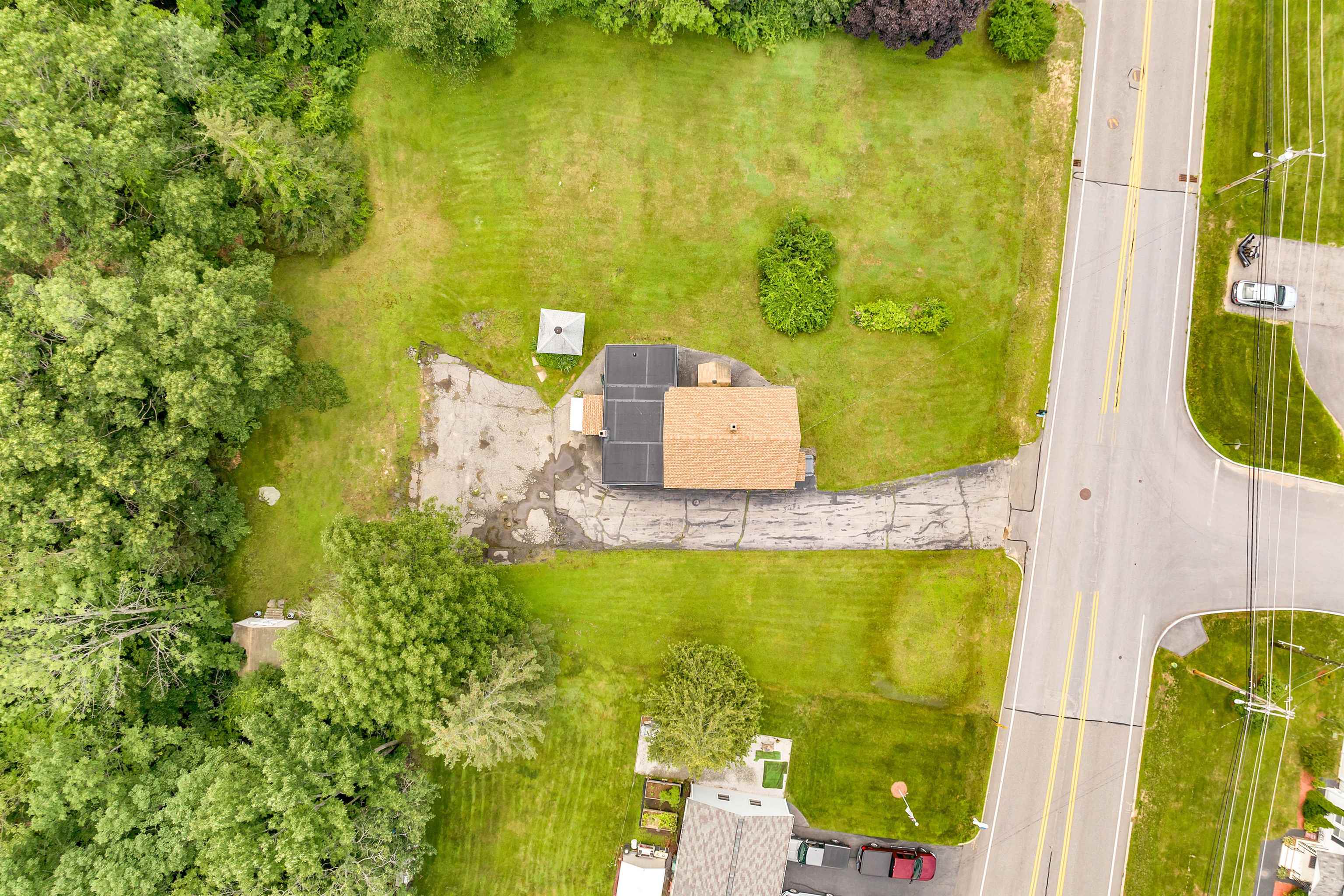 947 Wellington Road Manchester, NH 03104 - Photo 2 of 39 Gallery Image 2