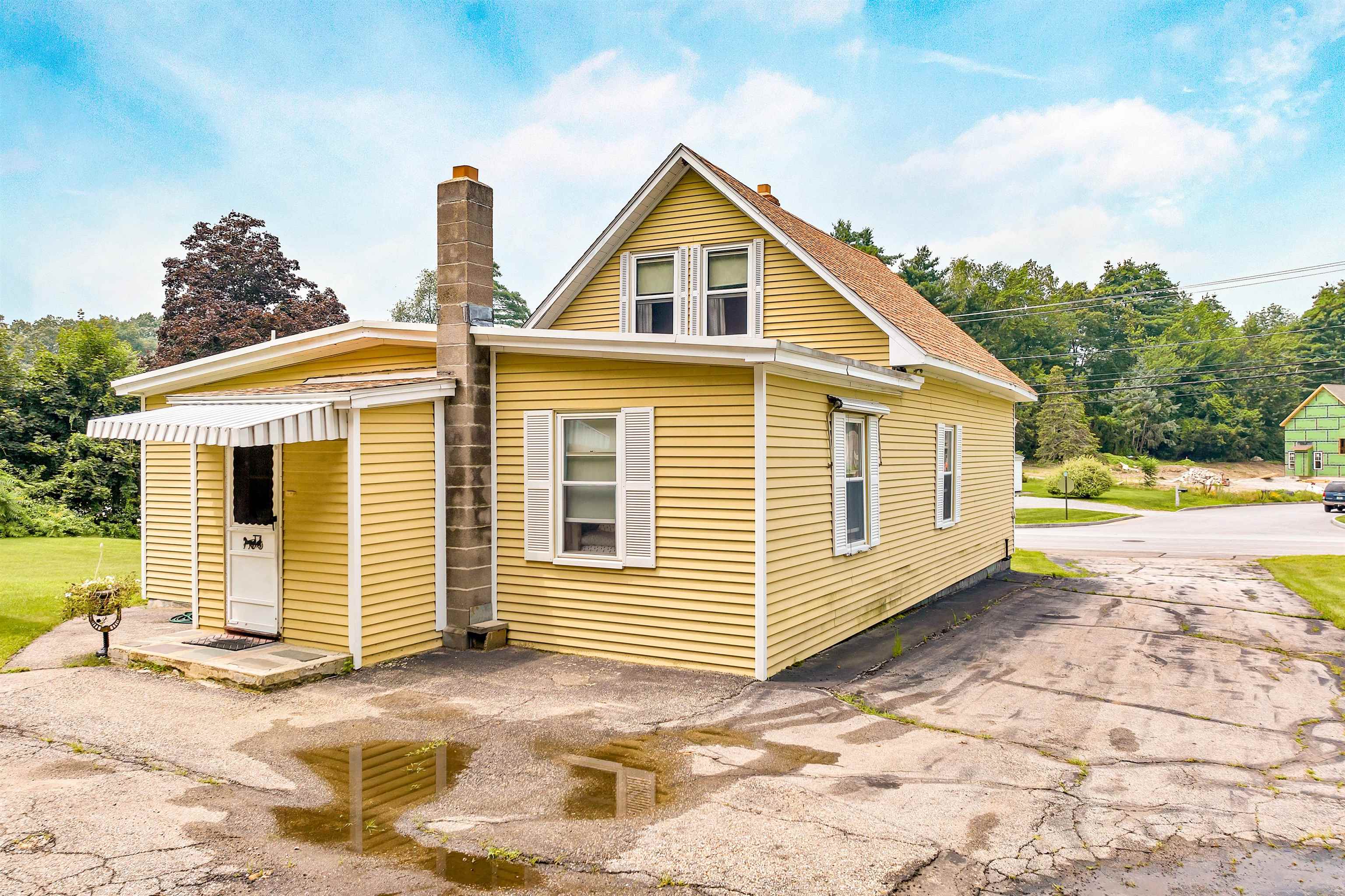 947 Wellington Road Manchester, NH 03104 - Photo 3 of 39 Gallery Image 3