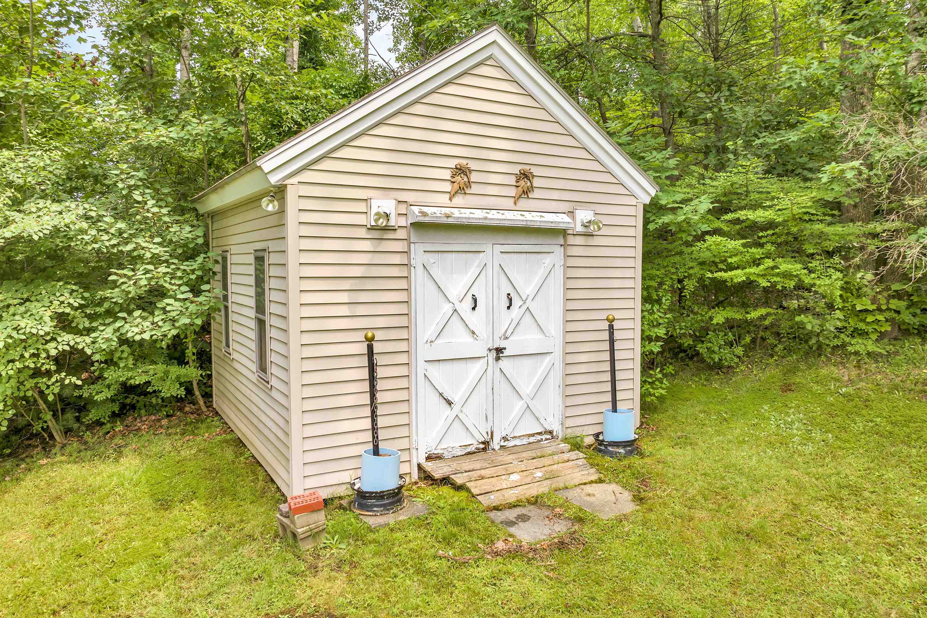 947 Wellington Road Manchester, NH 03104 - Photo 6 of 39 Gallery Image 6