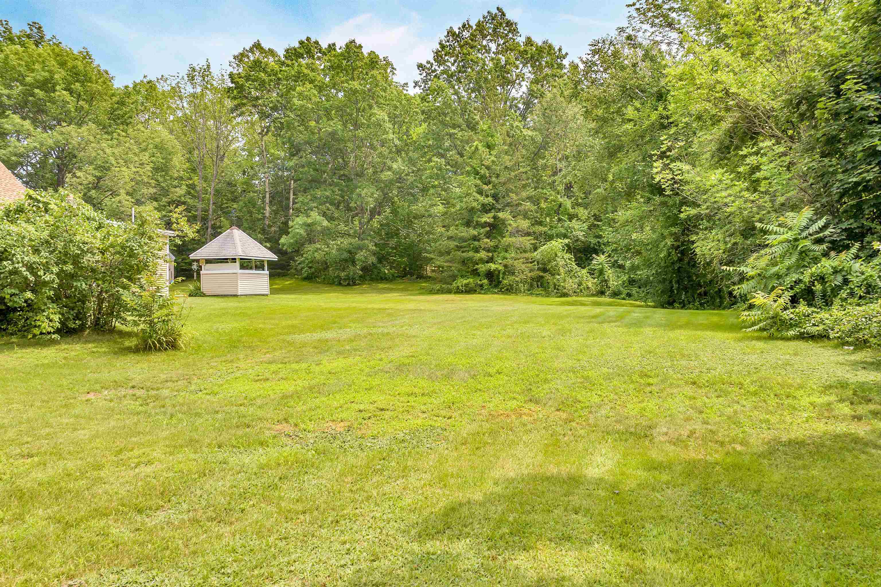 947 Wellington Road Manchester, NH 03104 - Photo 7 of 39 Gallery Image 7
