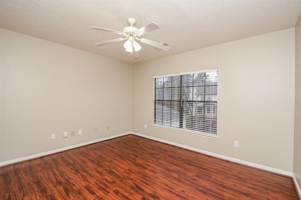 27 West Rumple Creek Place Spring, TX 77381 - Photo 22 of 32 Secondary bedroom #2
