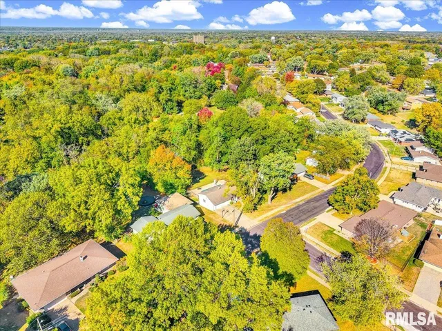 $165,000 | 1733 St Clair Drive, Pekin, IL 61554