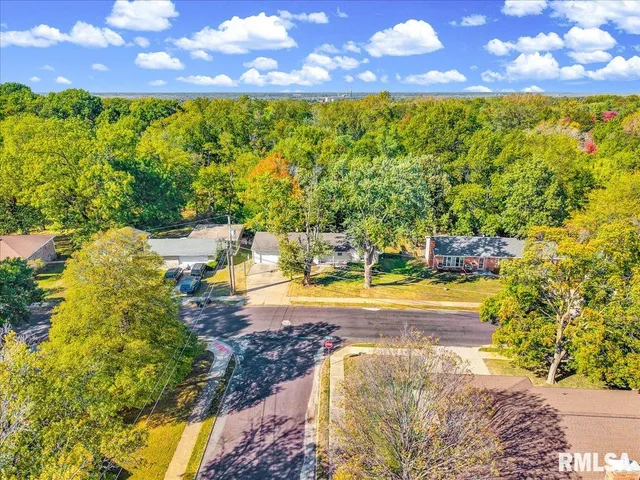 $165,000 | 1733 St Clair Drive, Pekin, IL 61554