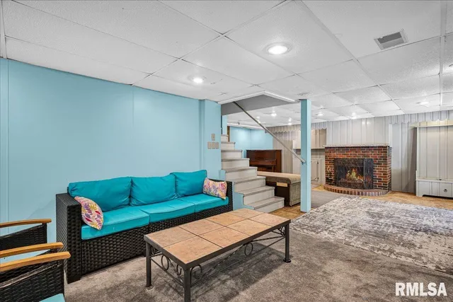 $165,000 | 1733 St Clair Drive, Pekin, IL 61554