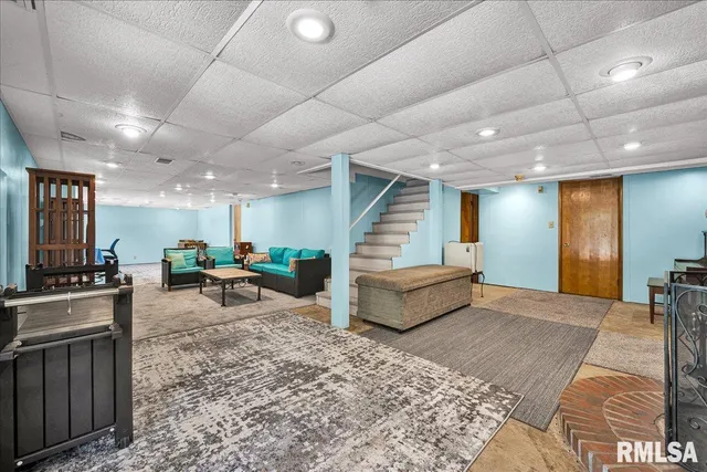 $165,000 | 1733 St Clair Drive, Pekin, IL 61554