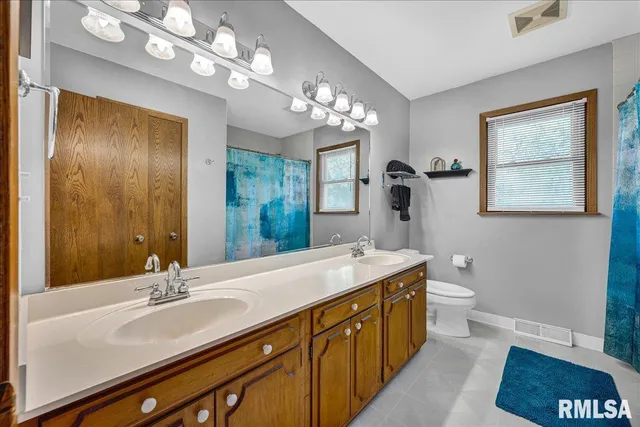 $165,000 | 1733 St Clair Drive, Pekin, IL 61554