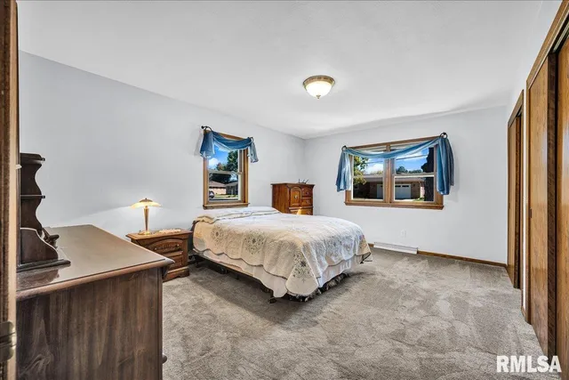 $165,000 | 1733 St Clair Drive, Pekin, IL 61554