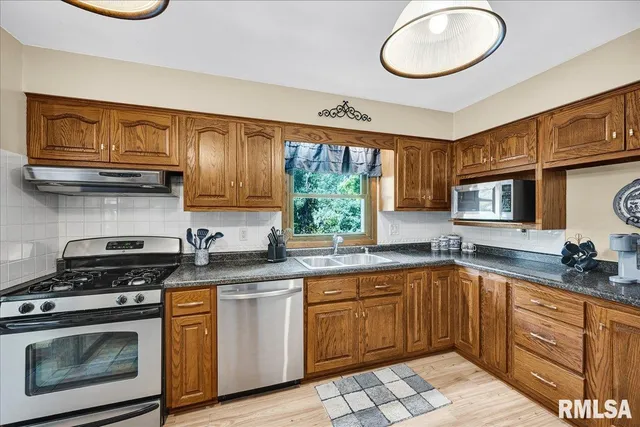 $165,000 | 1733 St Clair Drive, Pekin, IL 61554