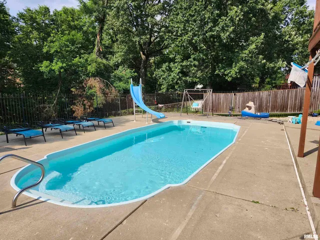 $165,000 | 1733 St Clair Drive, Pekin, IL 61554