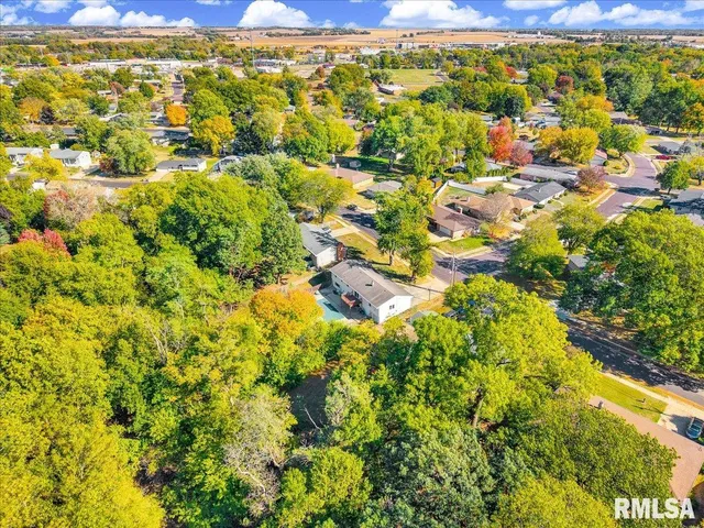 $165,000 | 1733 St Clair Drive, Pekin, IL 61554