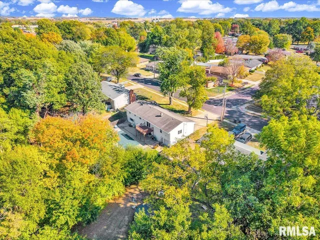 $165,000 | 1733 St Clair Drive, Pekin, IL 61554