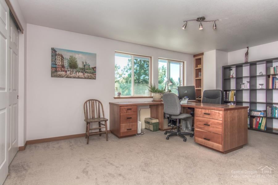 19548 Apache Road Bend, OR 97702 - Photo 15 of 25 Gallery Image 15