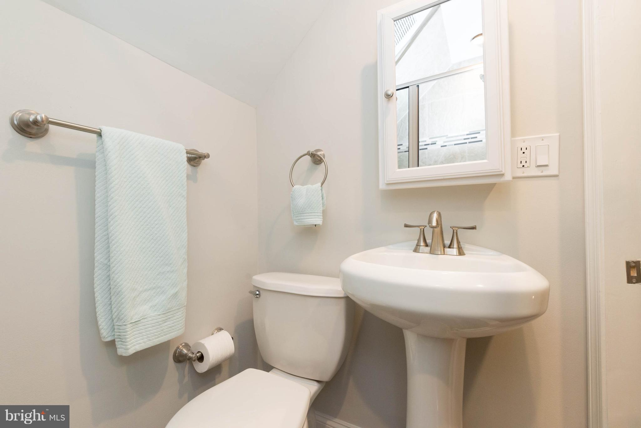 9009 Briar Road Baltimore, MD 21234 - Photo 18 of 30 Bath