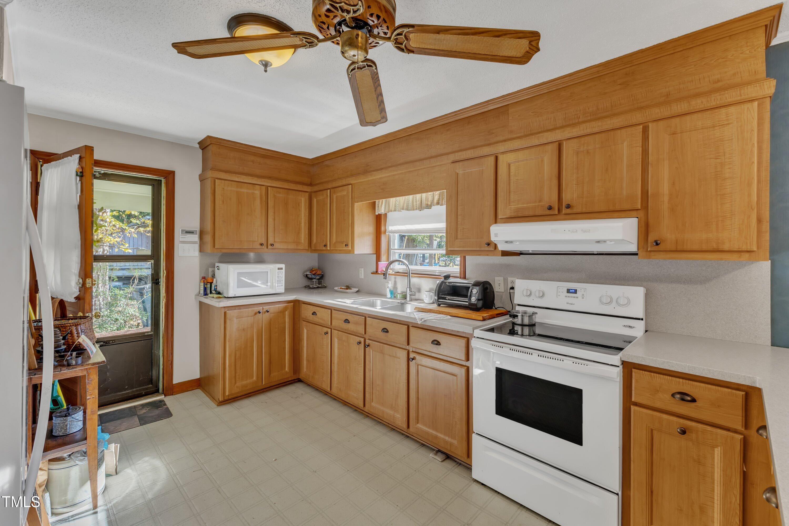 3722 Kenmore Road Durham, NC 27705 - Photo 12 of 36 17-3722 Kenmore-25