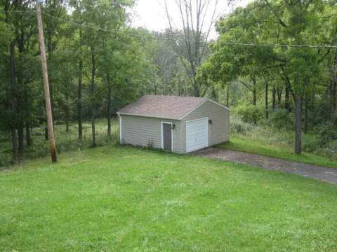 18493 English Road Manchester, MI 48158 - Photo 6 of 11 950827-5.JPG