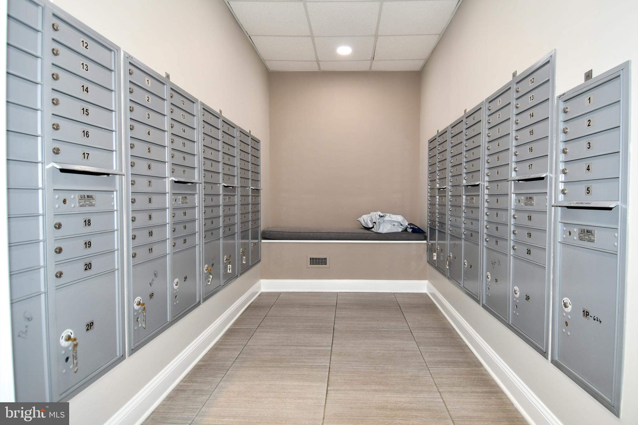 6301 Edsall Road, Unit 115 Alexandria, VA 22312 - Photo 29 of 37 a bathroom with a bathtub and shower