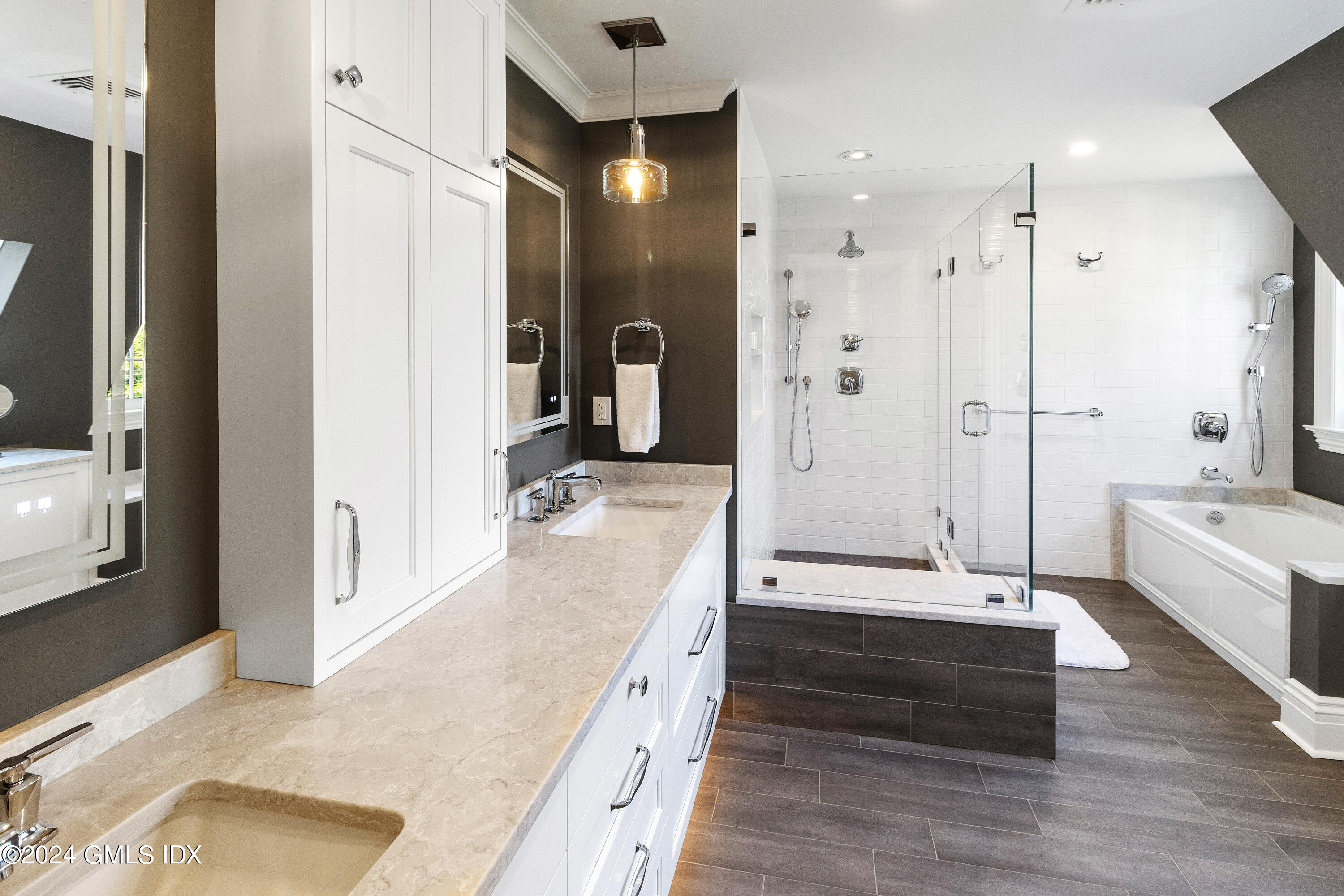 215 Shore Road Greenwich, CT 06830 - Photo 13 of 27 Primary Bath