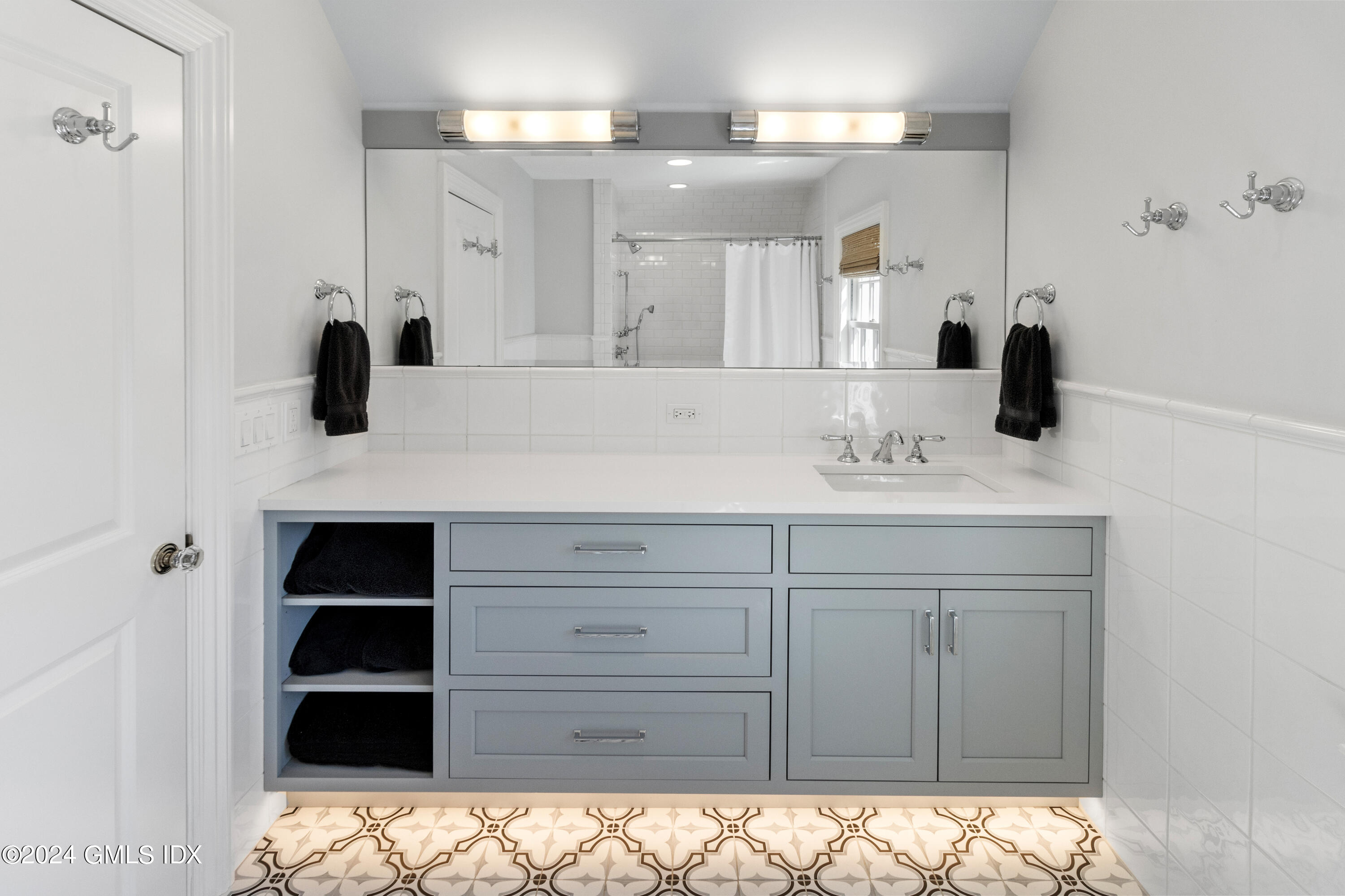 215 Shore Road Greenwich, CT 06830 - Photo 20 of 27 Hall Bath