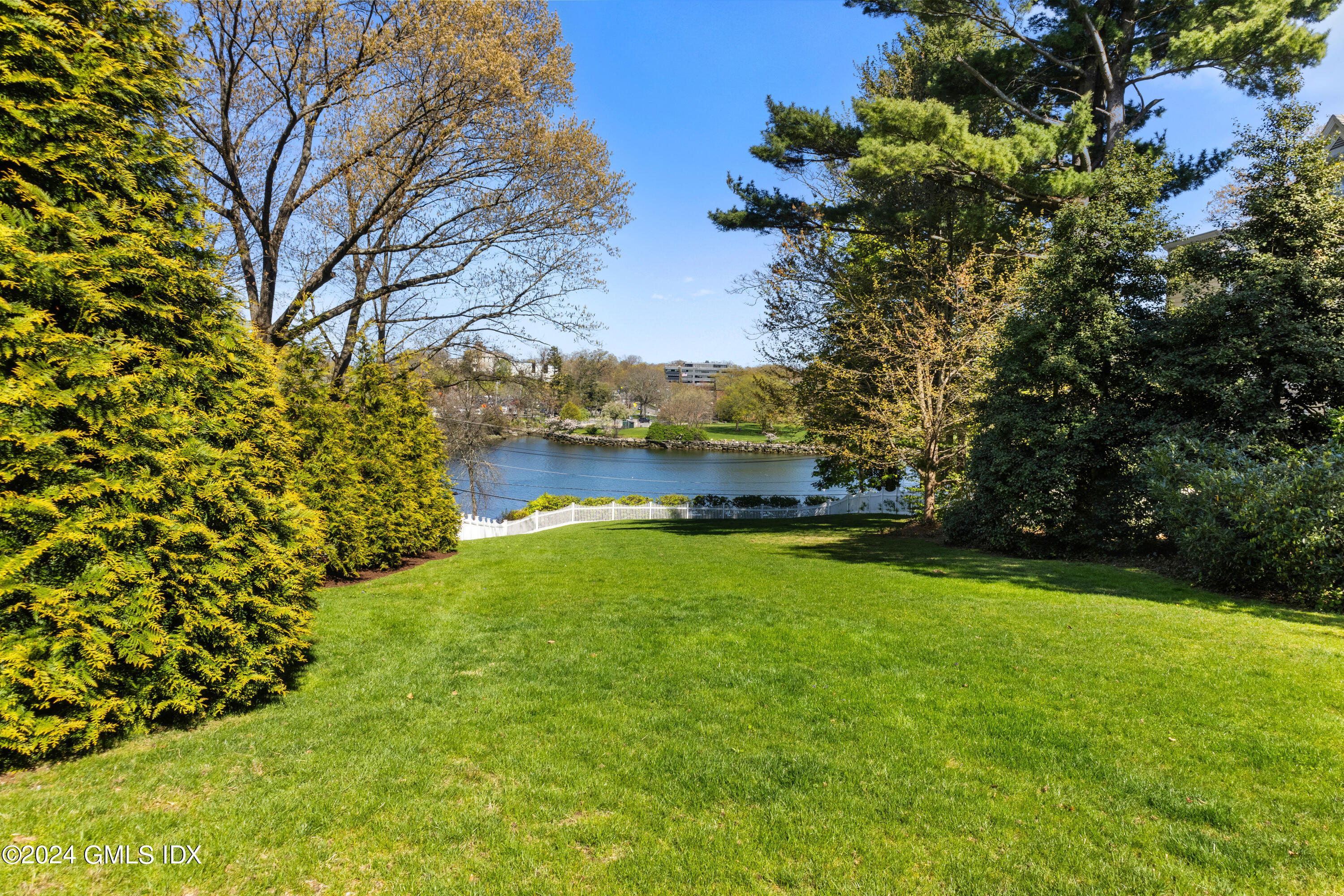 215 Shore Road Greenwich, CT 06830 - Photo 24 of 27 Front Yard