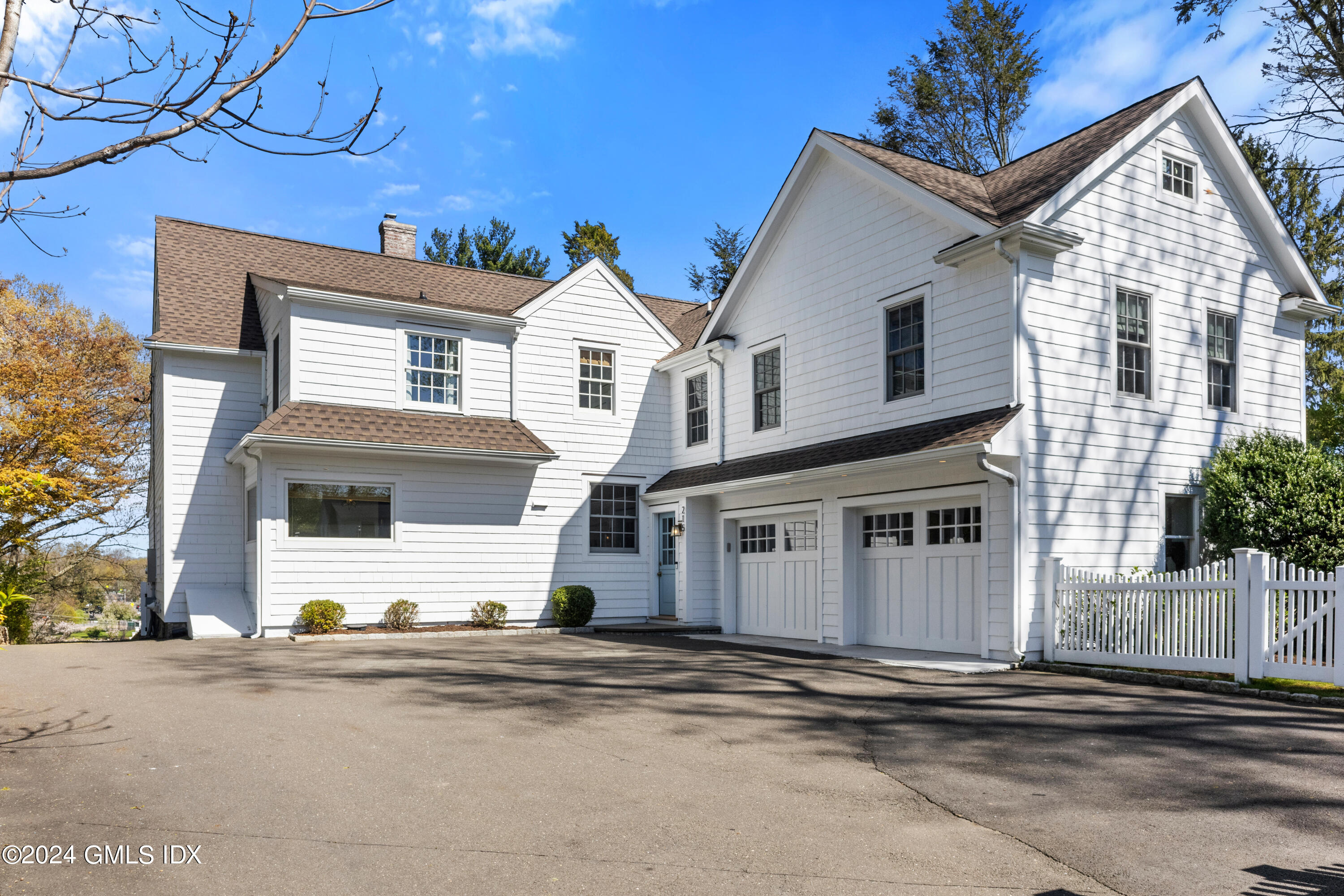215 Shore Road Greenwich, CT 06830 - Photo 3 of 27 2 Car Garage
