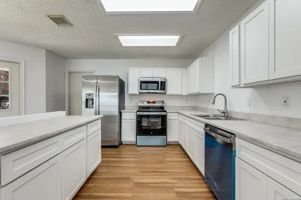 $2,200 | 7851 Farlin Park Drive, San Antonio, TX 78249