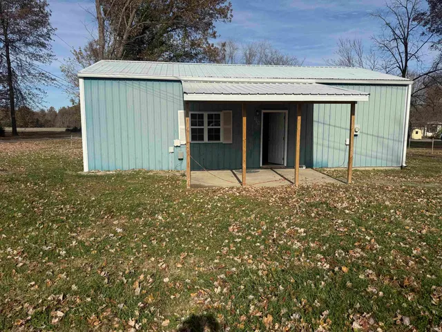 $249,500 | 803 Reason Avenue, Unit INCLUDES 111, Loogootee, IN 47553