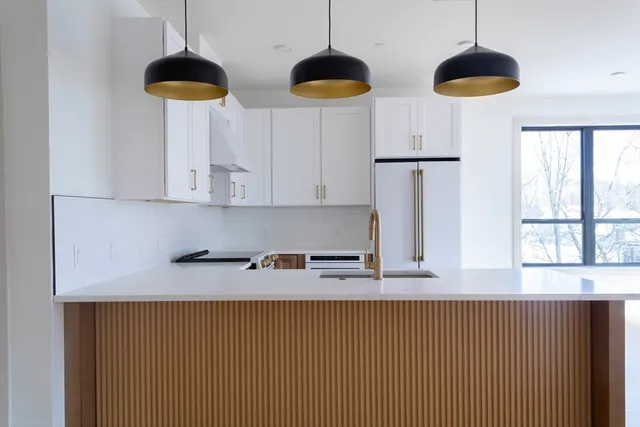 $1,090,000 | 1025 Massachusetts Avenue, Unit 213, Arlington, MA 02476