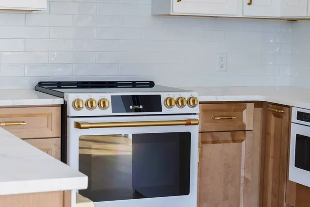 $1,090,000 | 1025 Massachusetts Avenue, Unit 213, Arlington, MA 02476