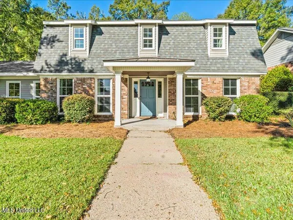 $369,900 | 215 Wildwood Trace, Hattiesburg, MS 39402